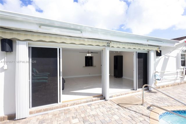 4480 NW 61st St, North Lauderdale, FL 33319