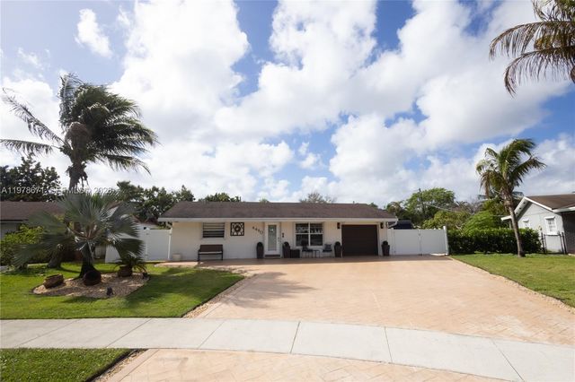 4480 NW 61st St, North Lauderdale, FL 33319