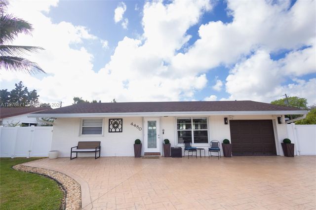 4480 NW 61st St, North Lauderdale, FL 33319