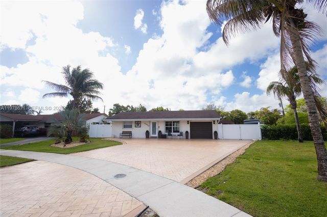 4480 NW 61st St, North Lauderdale, FL 33319