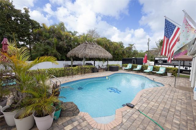 4480 NW 61st St, North Lauderdale, FL 33319