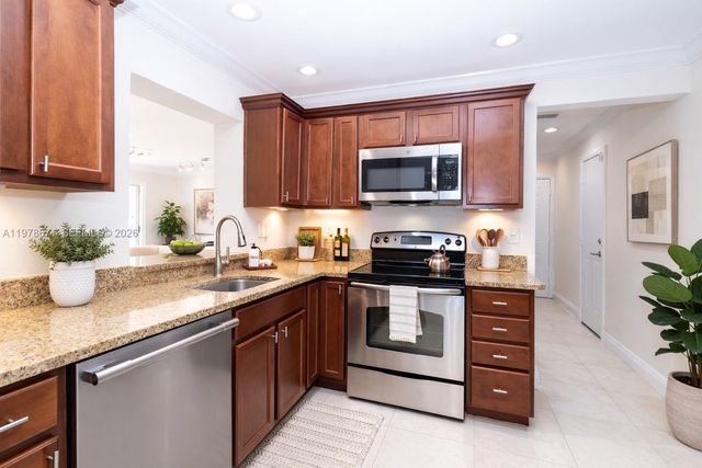 4480 NW 61st St, North Lauderdale, FL 33319