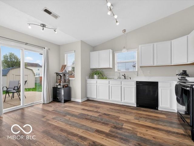 8625 Baypointe Drive, Avon, IN 46123