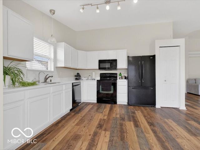 8625 Baypointe Drive, Avon, IN 46123