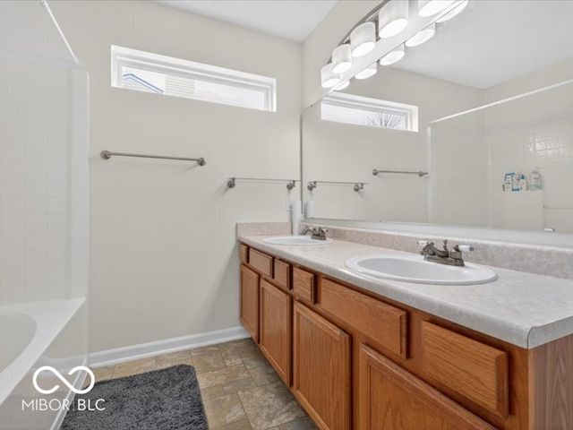 8625 Baypointe Drive, Avon, IN 46123