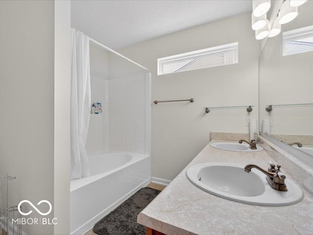 8625 Baypointe Drive, Avon, IN 46123