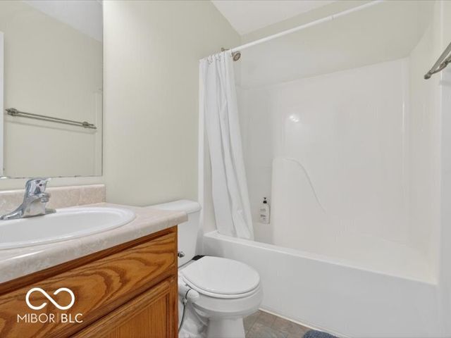 8625 Baypointe Drive, Avon, IN 46123