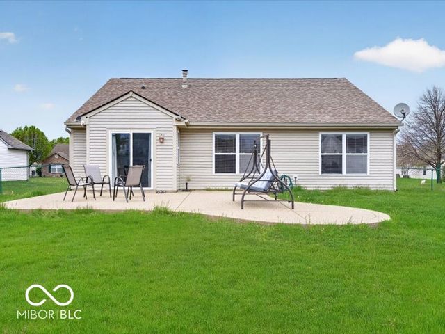 8625 Baypointe Drive, Avon, IN 46123