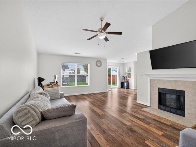 8625 Baypointe Drive, Avon, IN 46123