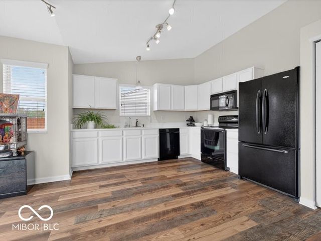 8625 Baypointe Drive, Avon, IN 46123