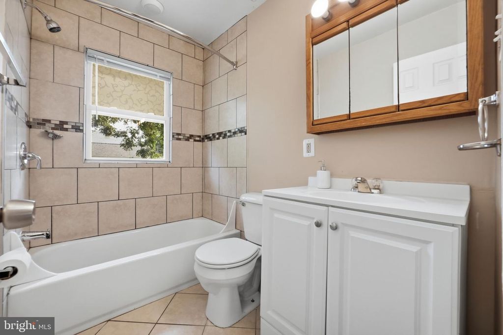 Image 17 of property listing at 715 OPUS AVE, Capitol Heights, MD 20743