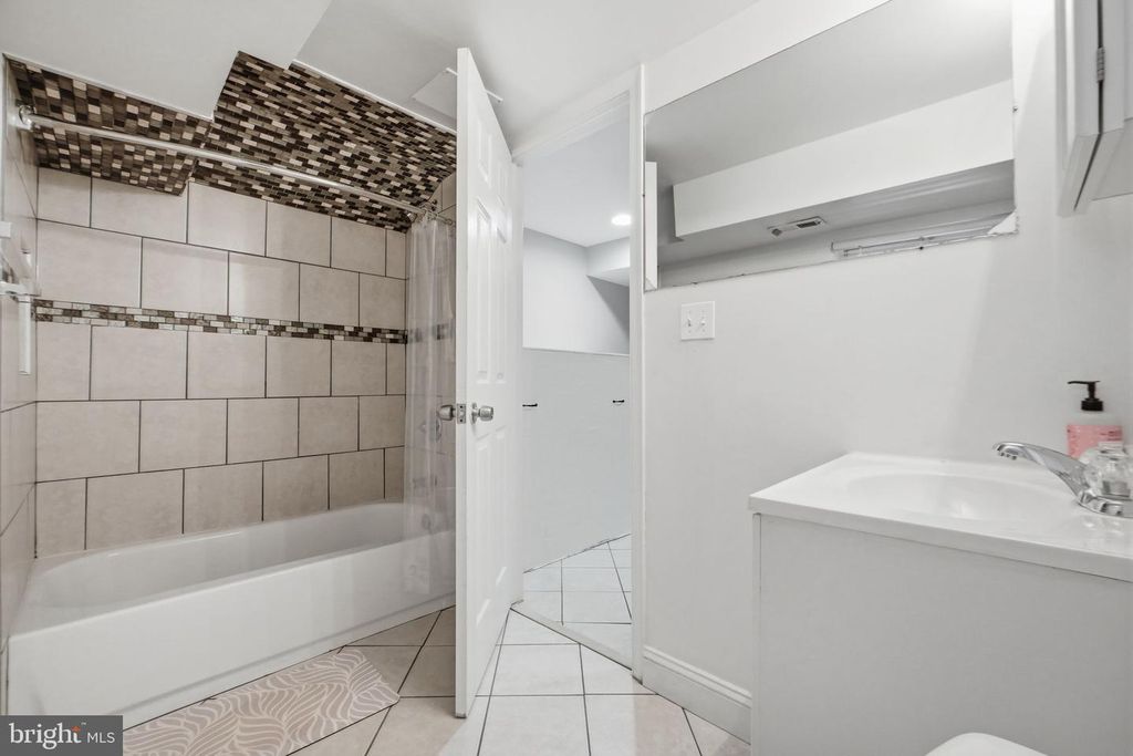 Image 24 of property listing at 715 OPUS AVE, Capitol Heights, MD 20743