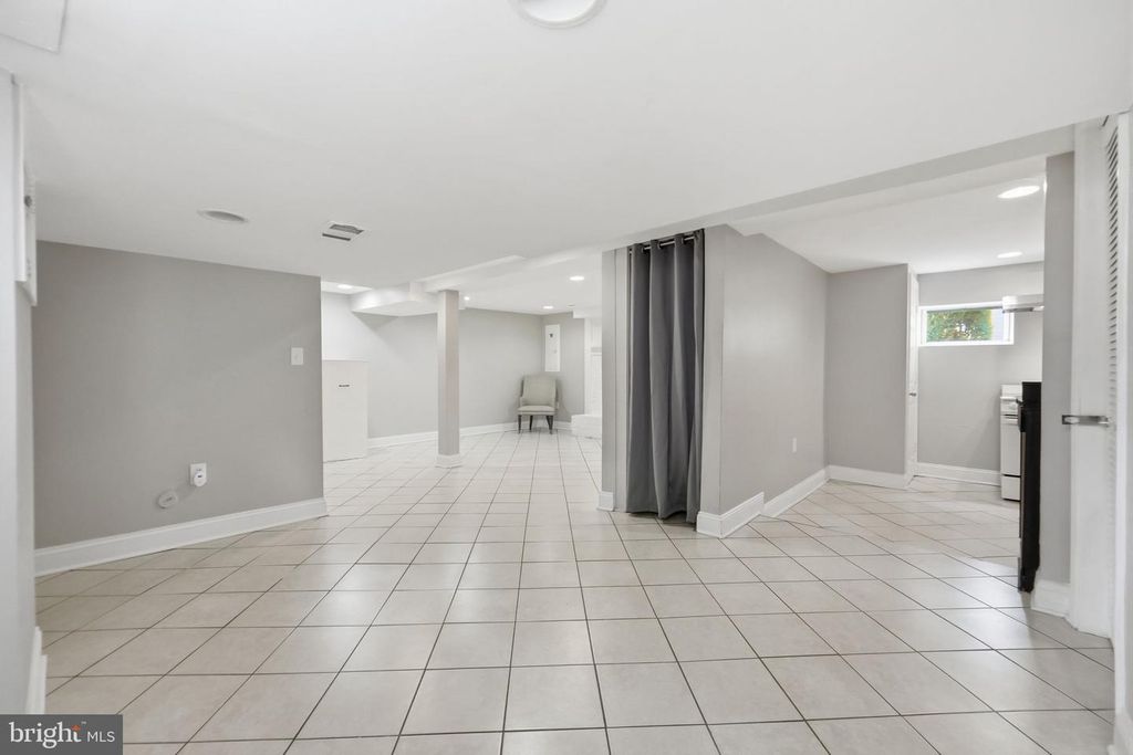 Image 28 of property listing at 715 OPUS AVE, Capitol Heights, MD 20743