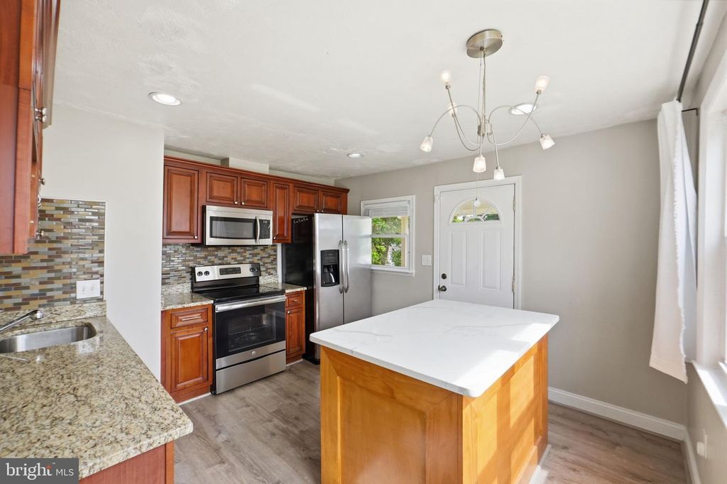Image 7 of property listing at 715 OPUS AVE, Capitol Heights, MD 20743