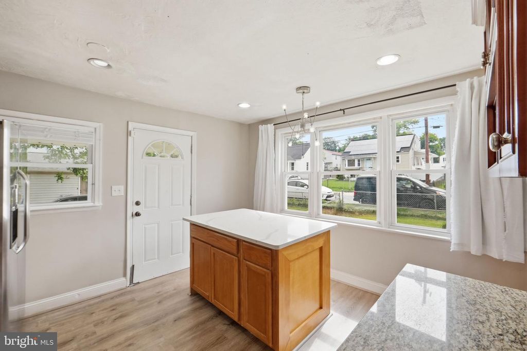 Image 9 of property listing at 715 OPUS AVE, Capitol Heights, MD 20743