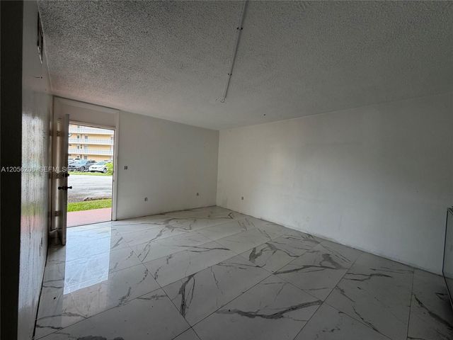 2980 Point East Drive D102, Aventura, FL 33160