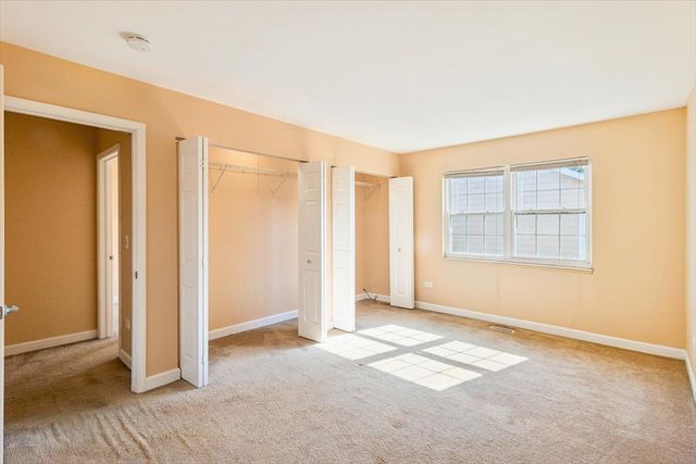 445 N CAMBRIDGE Drive, Palatine, IL 60067