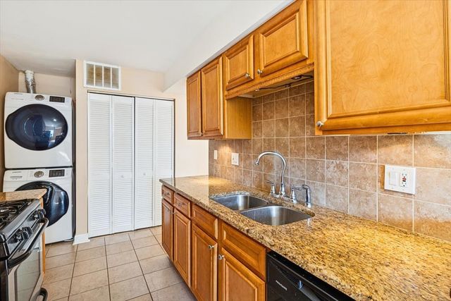 445 N CAMBRIDGE Drive, Palatine, IL 60067