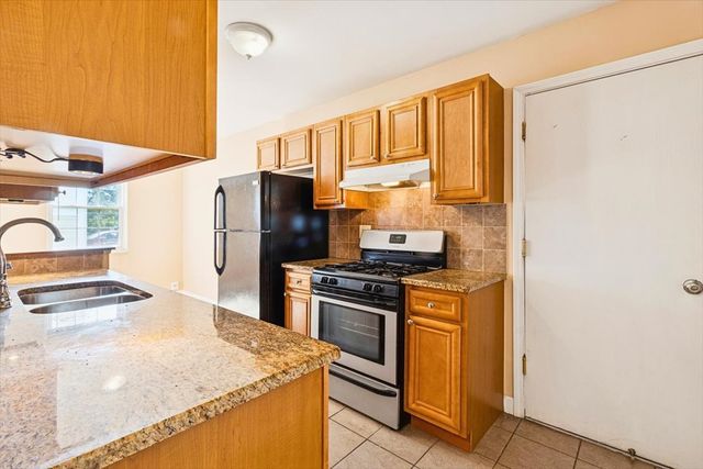 445 N CAMBRIDGE Drive, Palatine, IL 60067