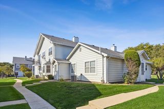 445 N CAMBRIDGE Drive, Palatine, IL 60067
