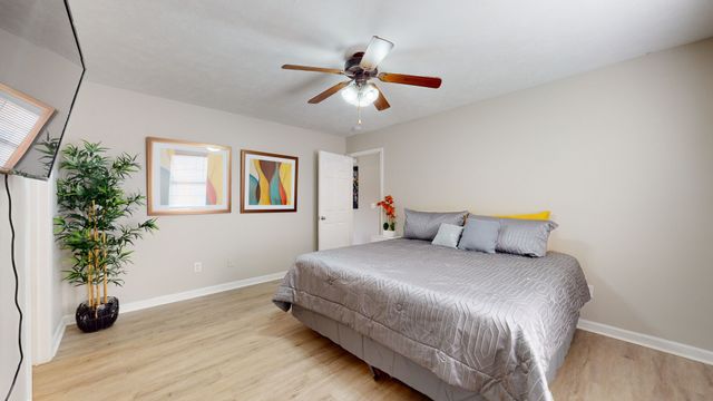 215 Grant Ave, Oak Grove, KY 42262