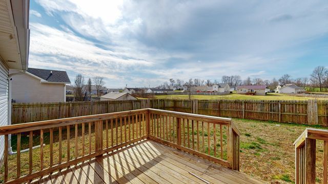 215 Grant Ave, Oak Grove, KY 42262