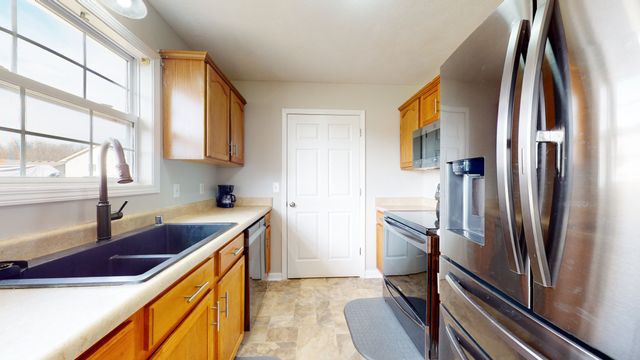 215 Grant Ave, Oak Grove, KY 42262