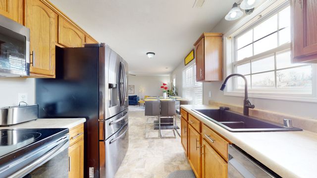 215 Grant Ave, Oak Grove, KY 42262