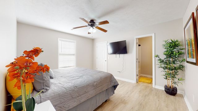 215 Grant Ave, Oak Grove, KY 42262