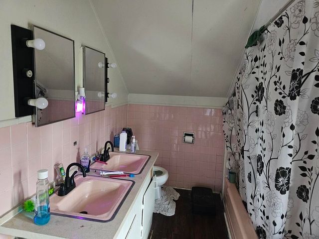 261 E Emmett Street, Battle Creek, MI 49017