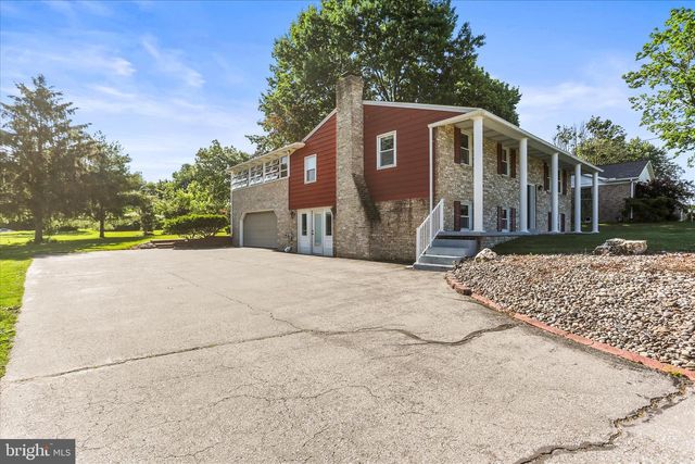 930 WESTMINSTER AVE, Hanover, PA 17331