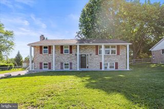 930 WESTMINSTER AVE, Hanover, PA 17331