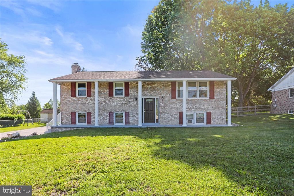 930 WESTMINSTER AVE, Hanover, PA 17331