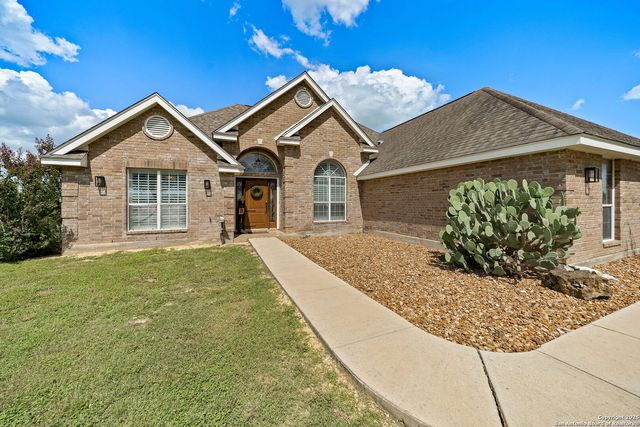 788 County Road 140, Floresville, TX 78114
