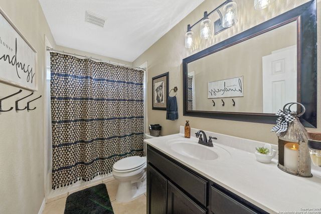 788 County Road 140, Floresville, TX 78114