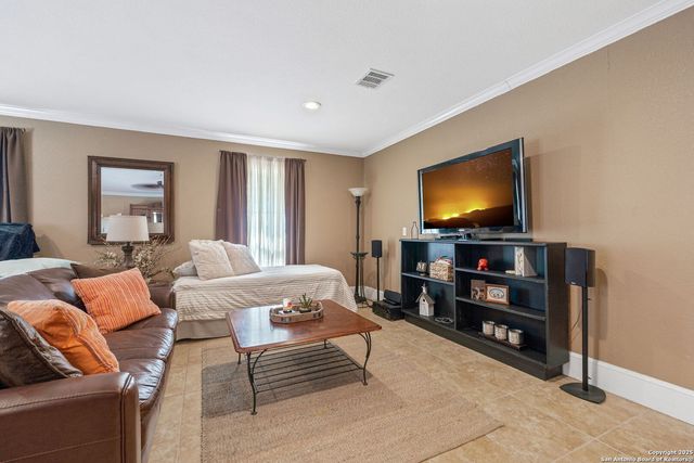 788 County Road 140, Floresville, TX 78114