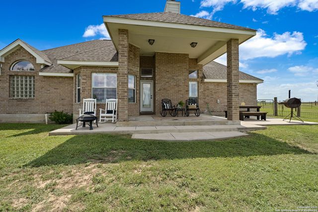788 County Road 140, Floresville, TX 78114