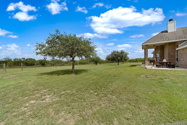 788 County Road 140, Floresville, TX 78114