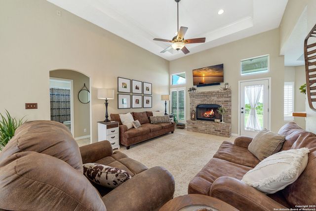 788 County Road 140, Floresville, TX 78114