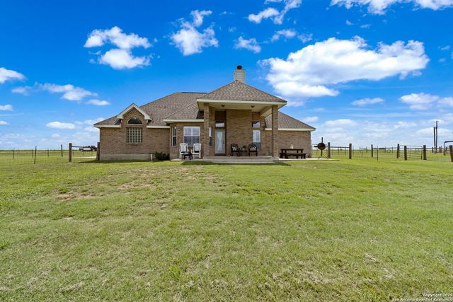 788 County Road 140, Floresville, TX 78114