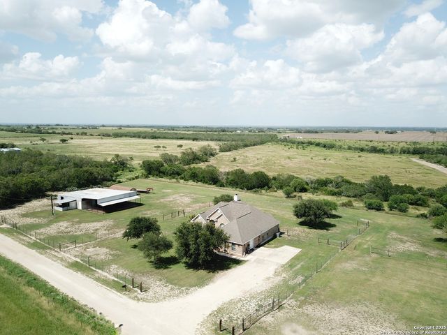 788 County Road 140, Floresville, TX 78114