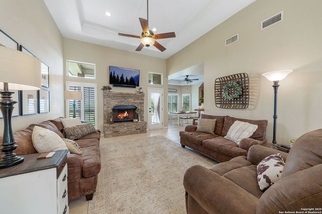 788 County Road 140, Floresville, TX 78114