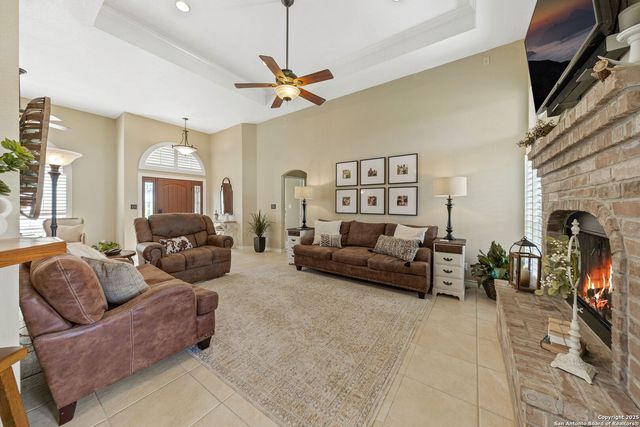 788 County Road 140, Floresville, TX 78114