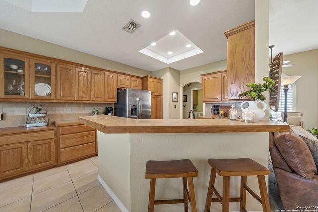 788 County Road 140, Floresville, TX 78114