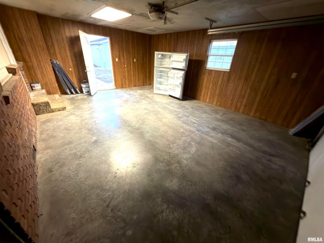 274 OAKTREE Avenue, Salem, IL 62881