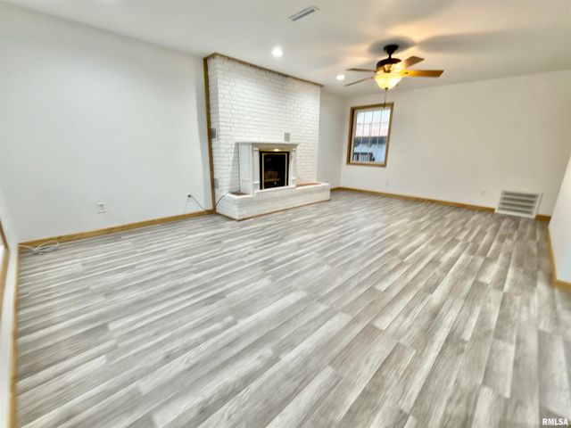 274 OAKTREE Avenue, Salem, IL 62881