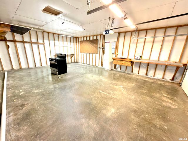 274 OAKTREE Avenue, Salem, IL 62881