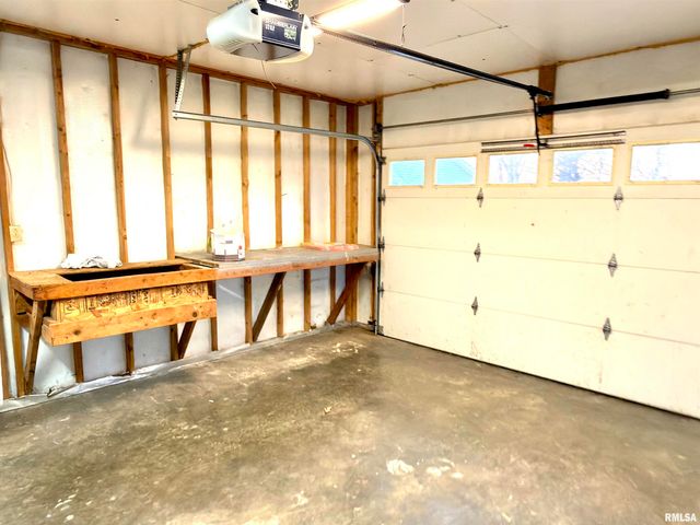 274 OAKTREE Avenue, Salem, IL 62881