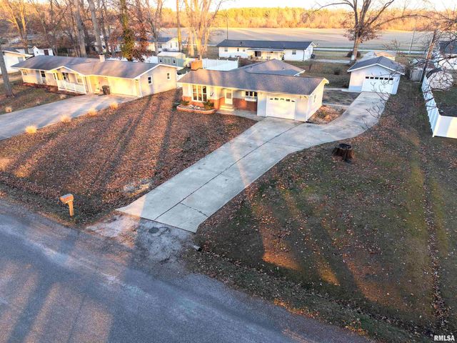 274 OAKTREE Avenue, Salem, IL 62881