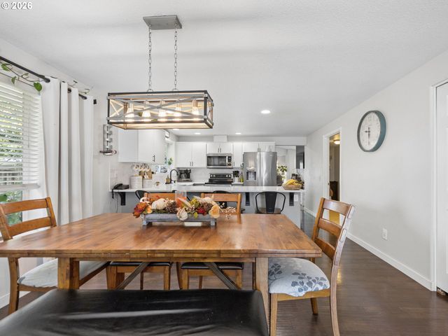 2174 BAINES Blvd, Hubbard, OR 97032